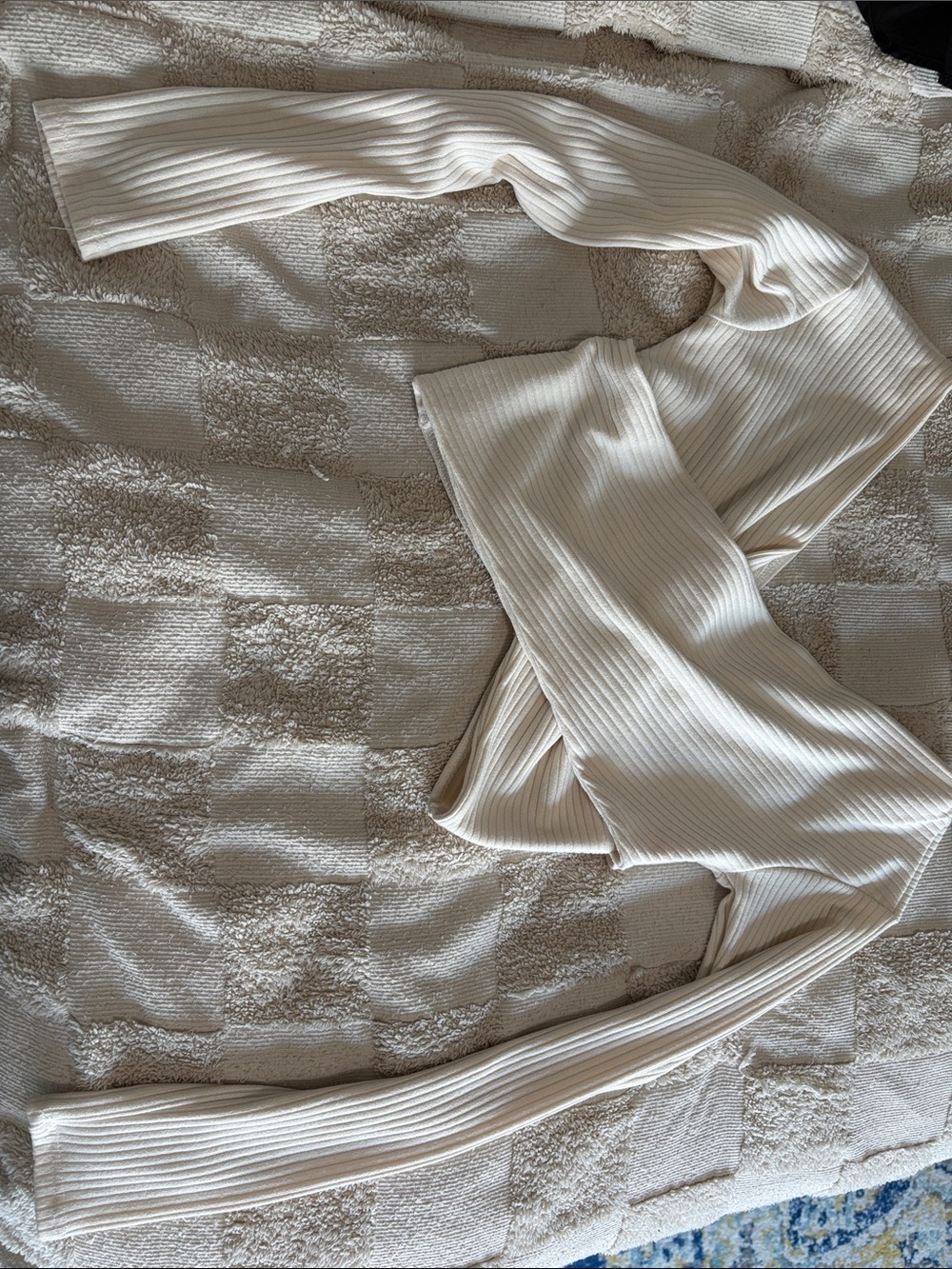 Cream criss cross